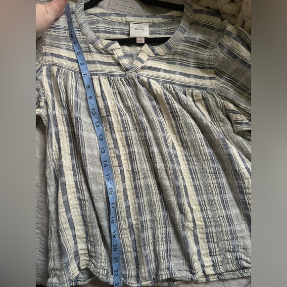 Cream and blue top by Knox Rose. Euc. - Picture 6 of 6